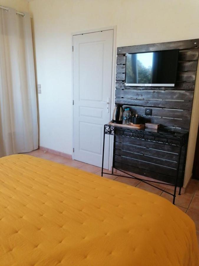 Tre Castelli Bed & Breakfast Монтичело Екстериор снимка