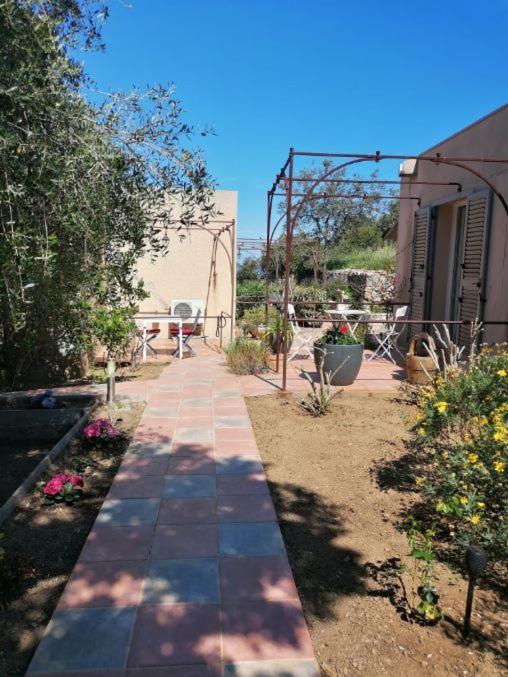 Tre Castelli Bed & Breakfast Монтичело Екстериор снимка